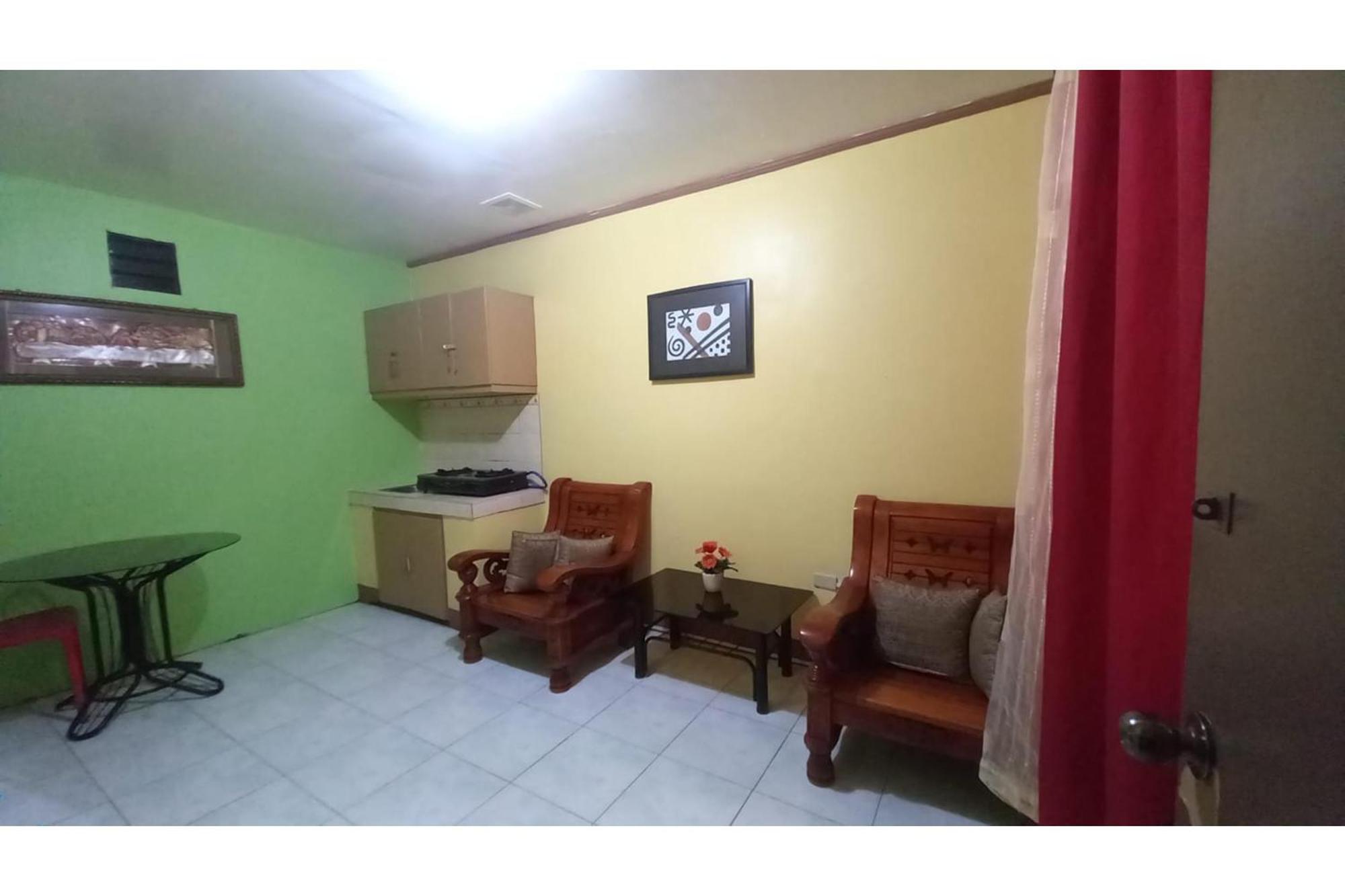 Oyo 1048 Jomckayl Apartelle Naga  Ngoại thất bức ảnh