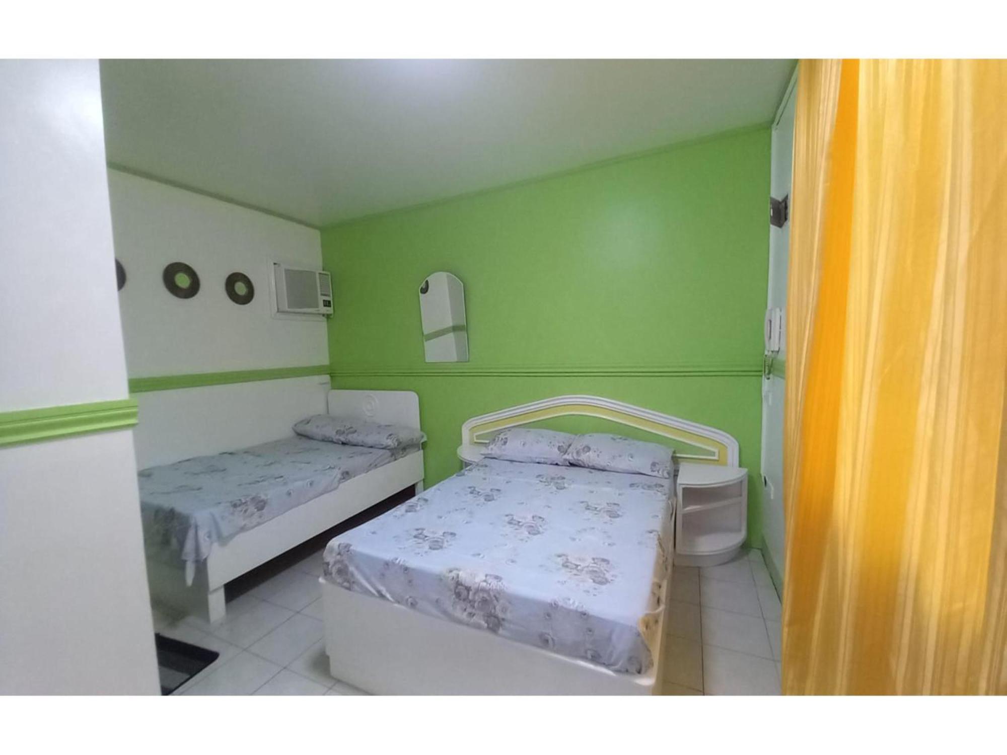 Oyo 1048 Jomckayl Apartelle Naga  Ngoại thất bức ảnh