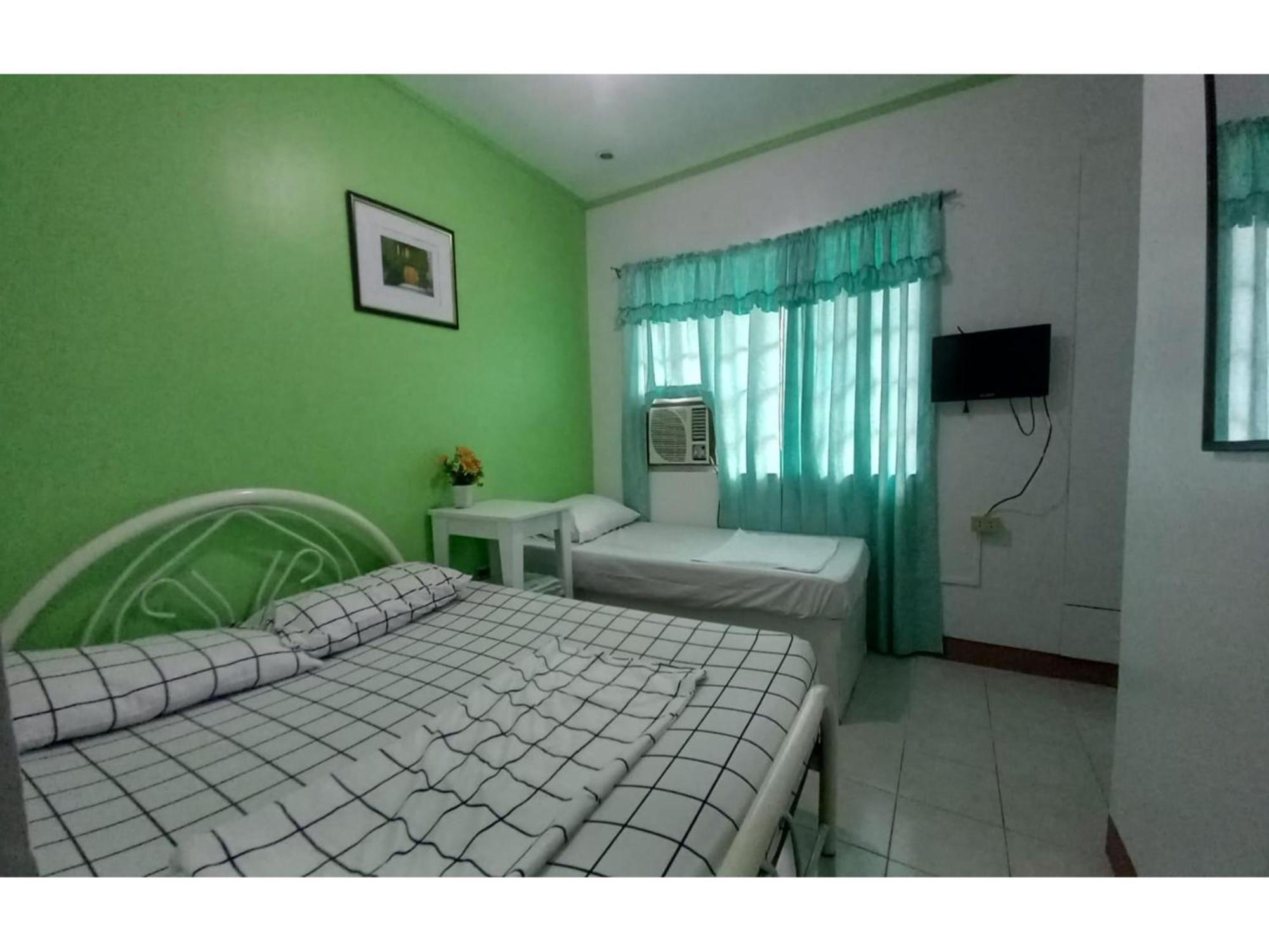 Oyo 1048 Jomckayl Apartelle Naga  Ngoại thất bức ảnh