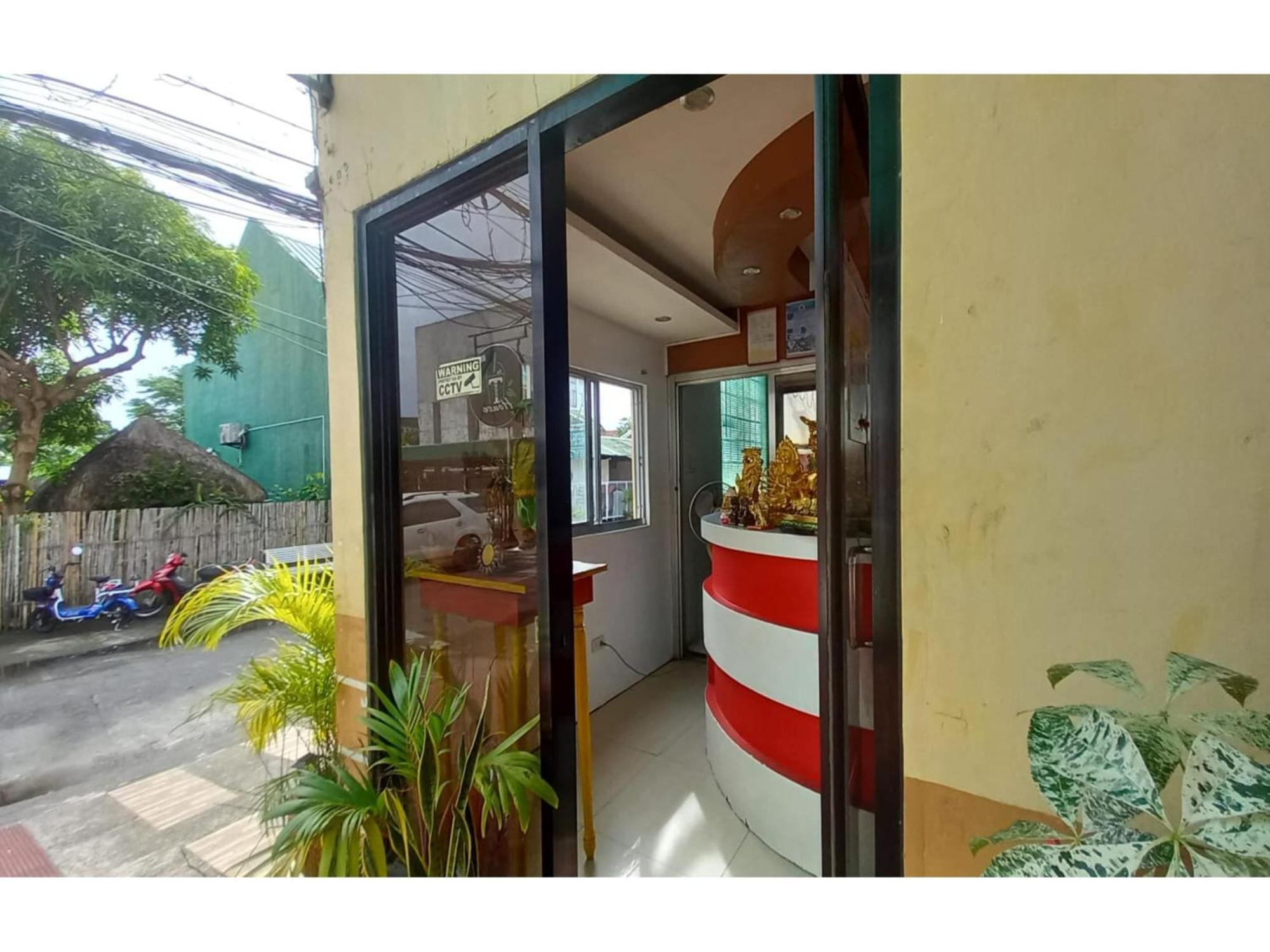 Oyo 1048 Jomckayl Apartelle Naga  Ngoại thất bức ảnh